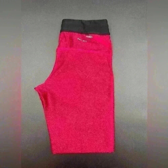 Nike Go, Size S
Women's Firm-Support High-Waisted Capri Leggings with Pockets - Picture 3 of 10